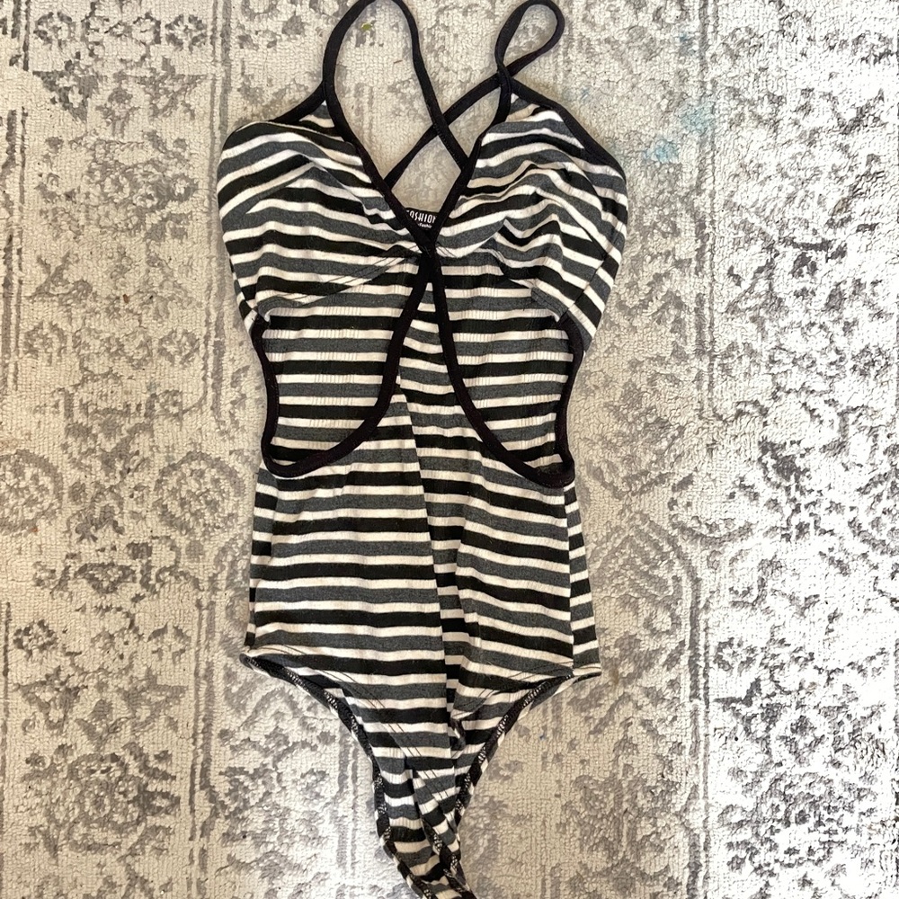 Fashion nova cut out body suit